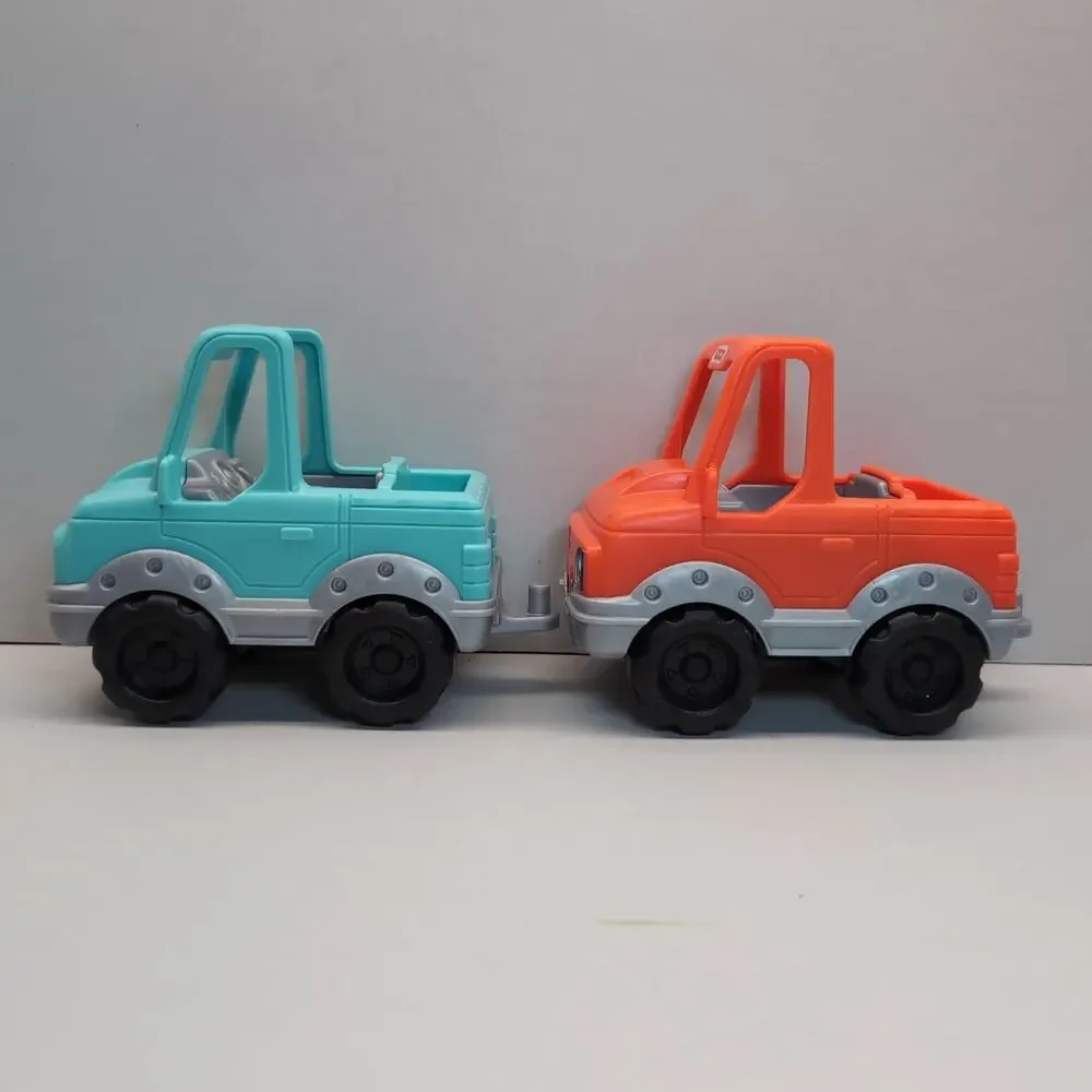 Lot of 2 Fisher Price Little People Help a Friend Pick‎ Up Truck 2017 Mattel
